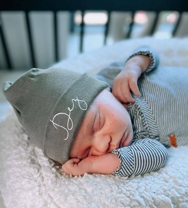 Newborn mutsje groen met naam