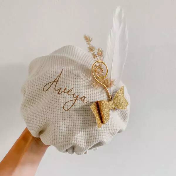 Pietenmuts Beige strik met naam