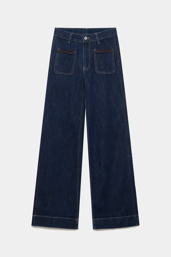 JEANS CON BOLSILLOS CUADRADOS DELANTEROS