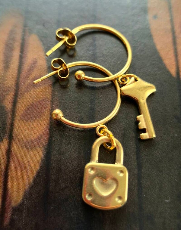 OORBELLEN *sleutel en slot