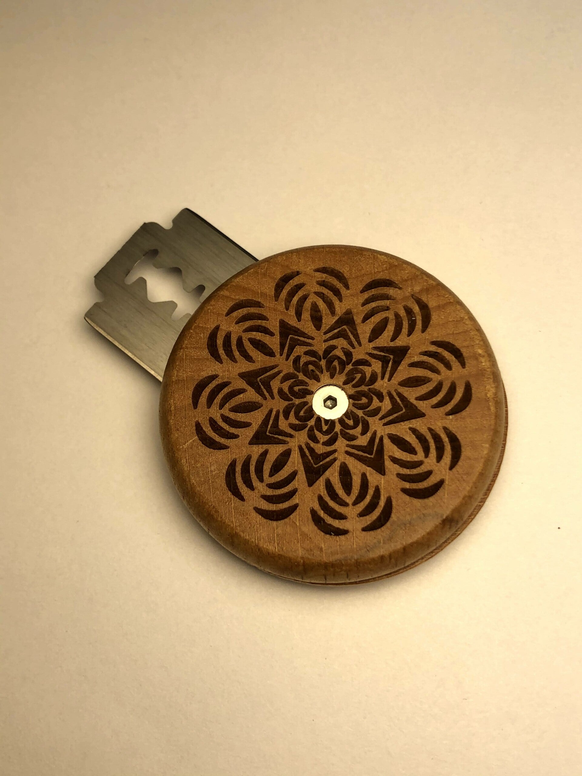 Bread Lame "Disc" rond inclusief gepersonaliseerd étui.