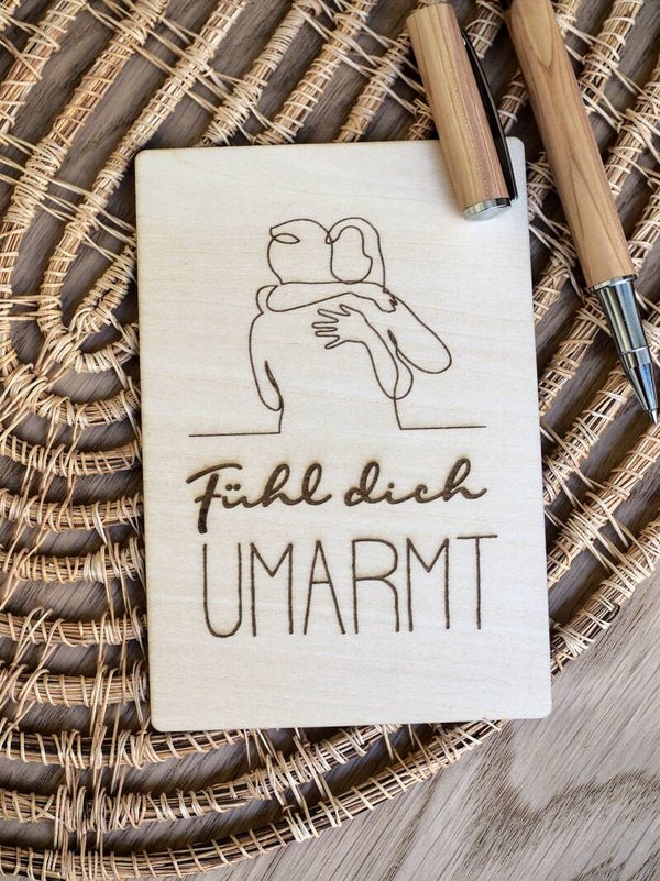 Postkarte "Umarmt"