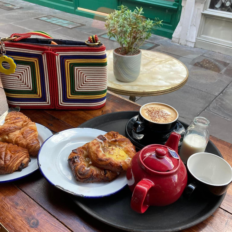 hipster coffee shop meeting