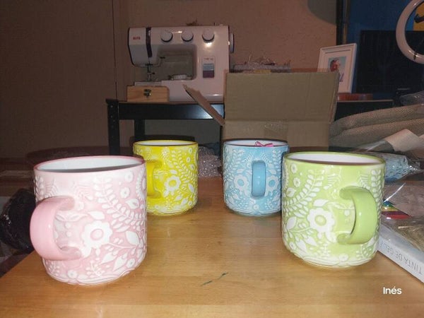 PORTZELAZKO KATILUAK. ERLIEBEA / TAZAS DE PORCELANA. RELIEVE