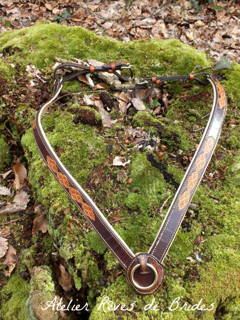 Bricole personnalisée cuir repoussé