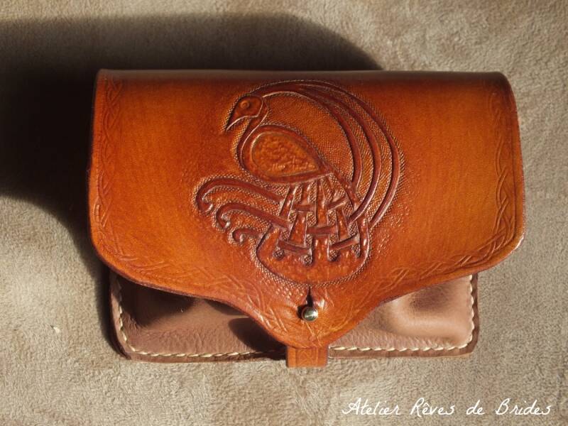 Escarcelle personnalisée cuir repoussé