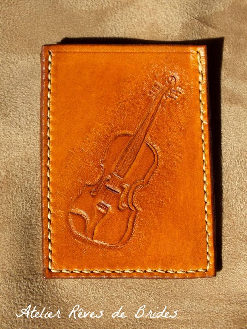 Etui à carte personnalisé cuir repoussé