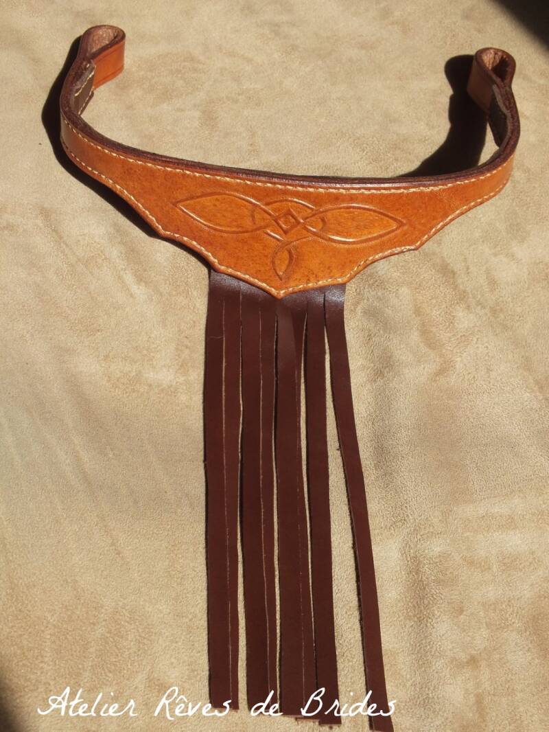 Frontal chasse-mouches personnalisé cuir repoussé