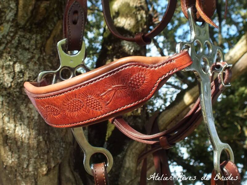 Hackamore personnalisé cuir repoussé
