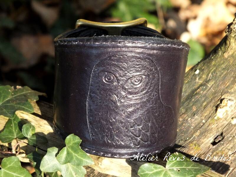 Serre-poignet cuir repoussé personnalisé