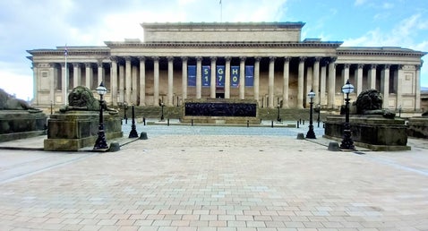 East facade of St George's Hall (Elmes, 1851), with stone lions in foreground.