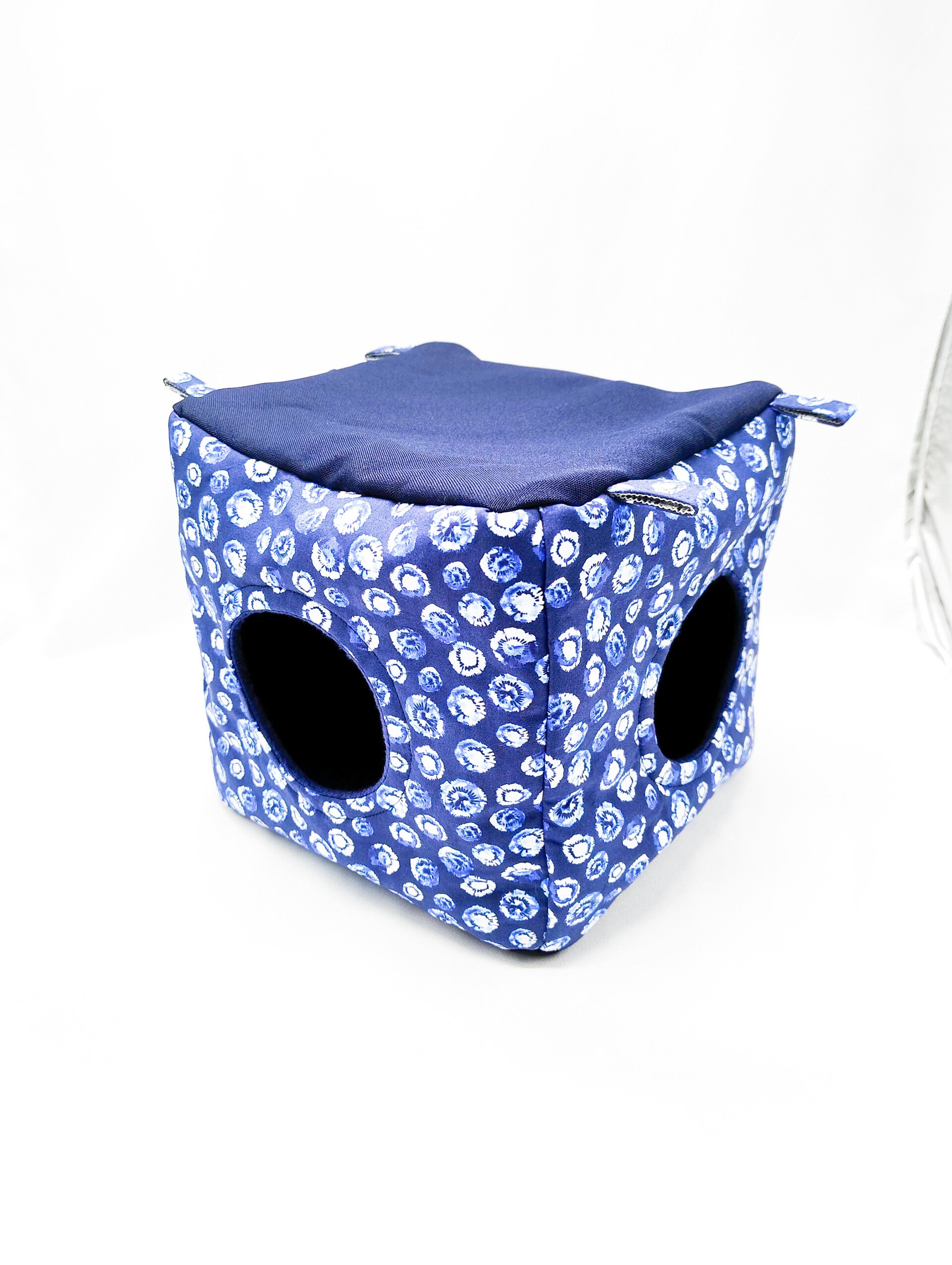 Kubus met 2 openingen blauw met cirkelpatroon