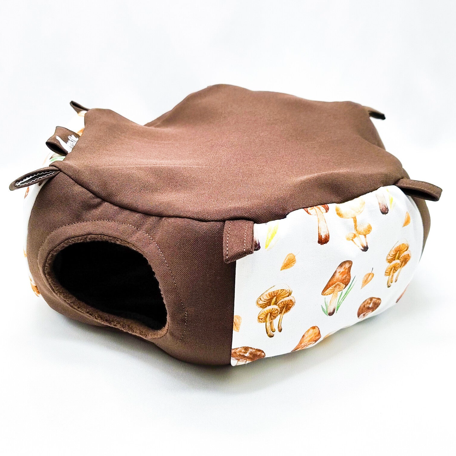 Zeskant huisje wit met paddenstoelen