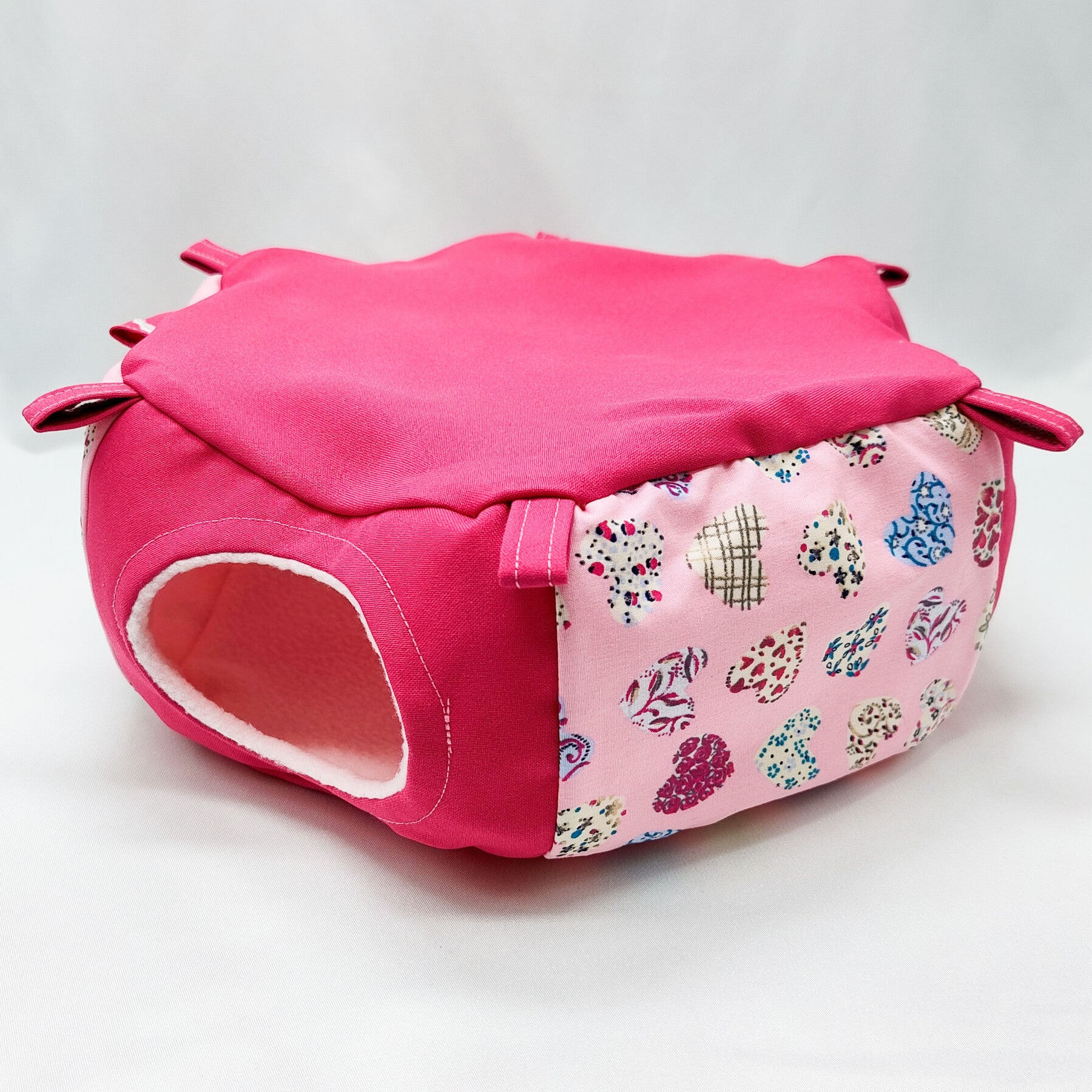 Zeskant huisje roze met hartjes