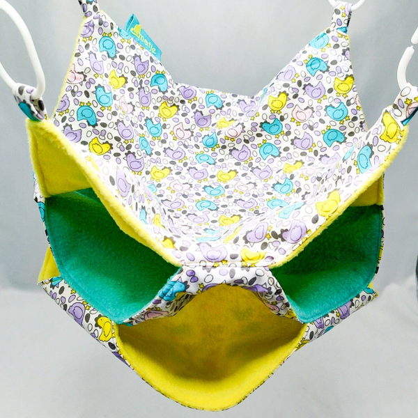 Tripledekker hangmat wit met gele, aqua en lila kippen