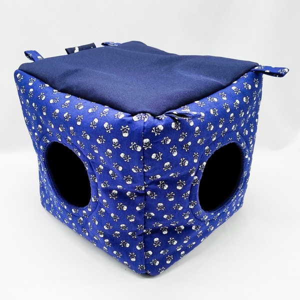 Kubus met 2 openingen donkerblauw met doodshoofden