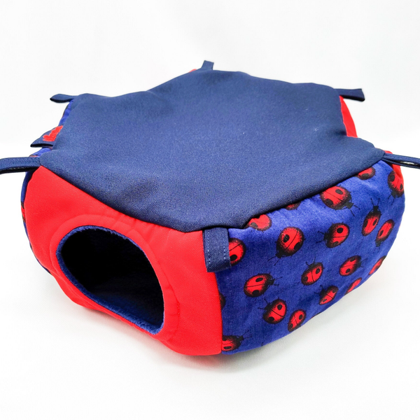 Zeskant huisje donkerblauw met lieveheersbeestjes