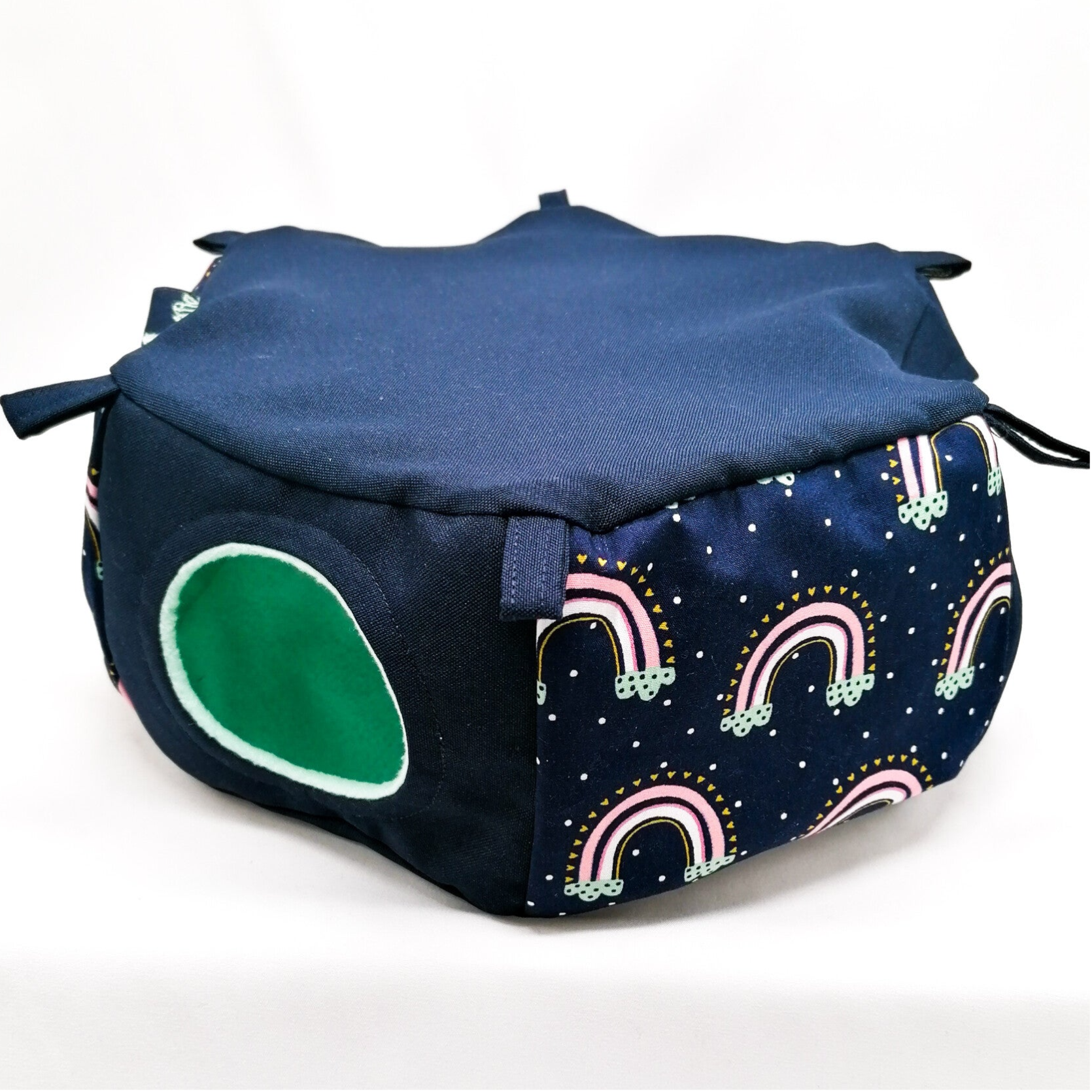 Zeskant huisje donkerblauw met regenboogjes, met mintgroene fleece