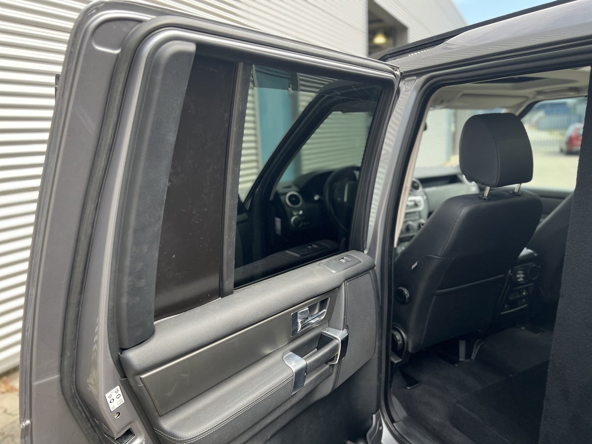 Land Rover Discovery van geel naar grijskenteken