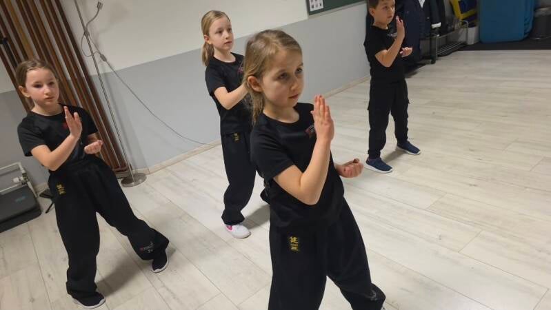 Kinder Kung Fu Wuppertal bei der ersten Form im Training