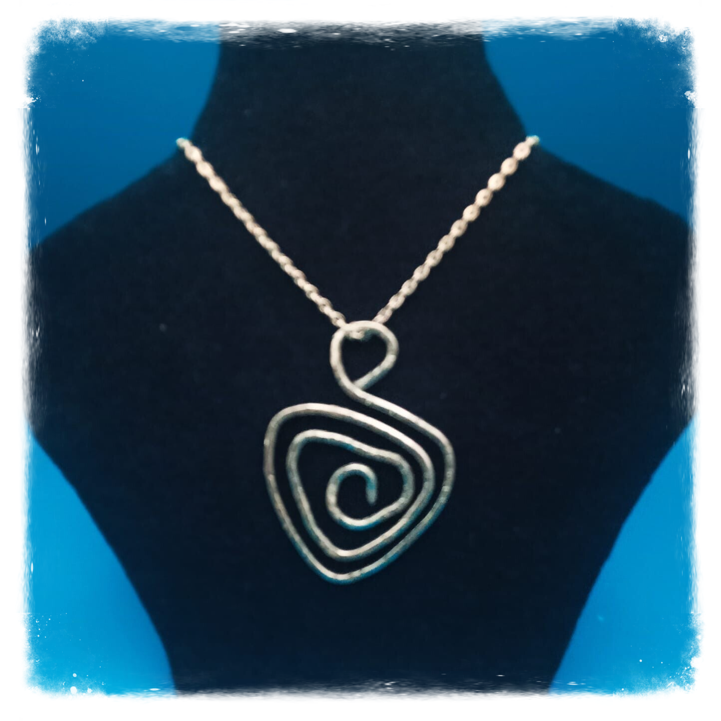 Pendentif en fil d'aluminium