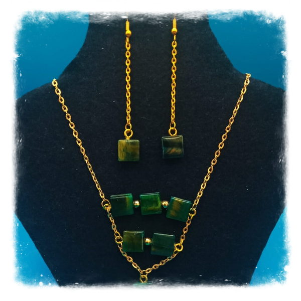 Parure de perles carrées vertes