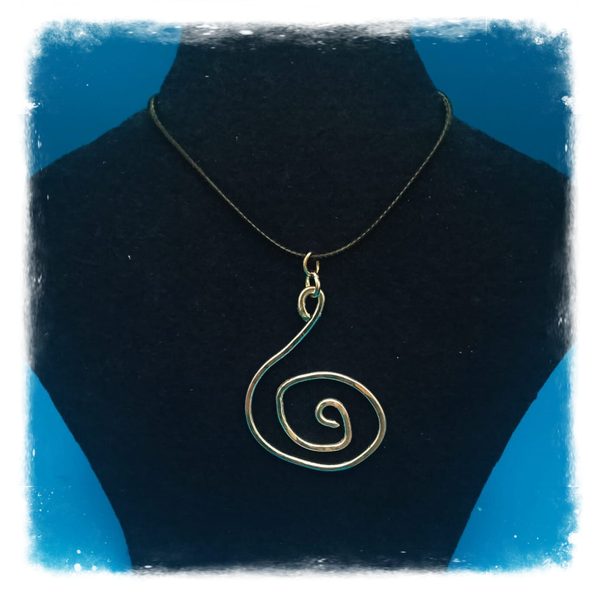 Pendentif en fil d'aluminium