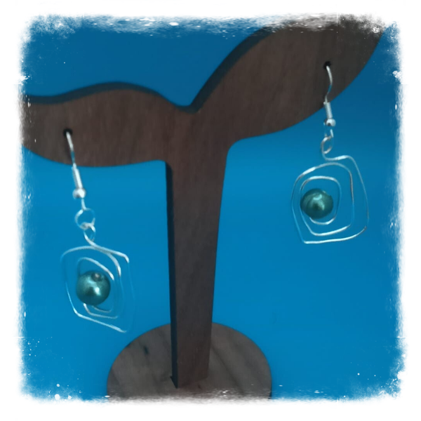 Boucles d'oreilles en fil d'aluminium et perles