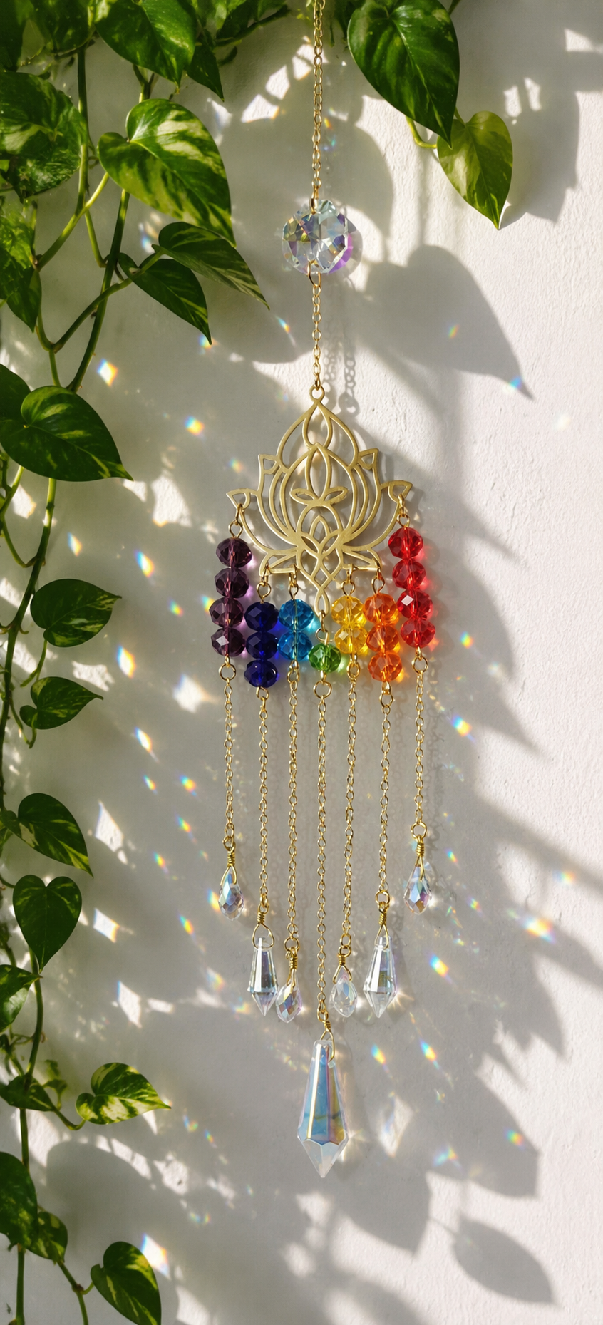 Lotus aux couleurs des chakras doré