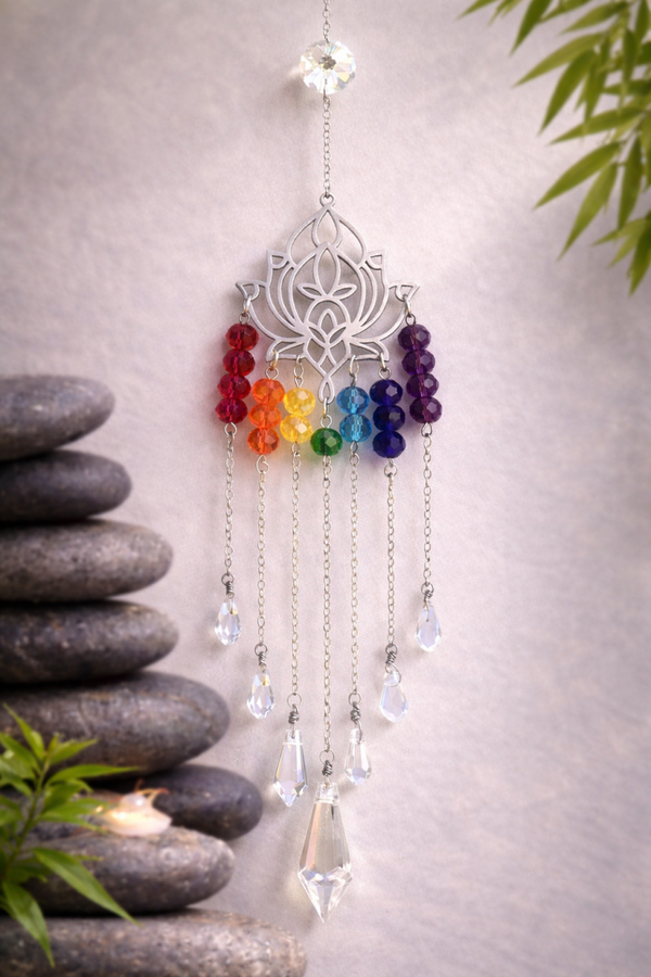 Lotus aux couleurs des chakras argenté