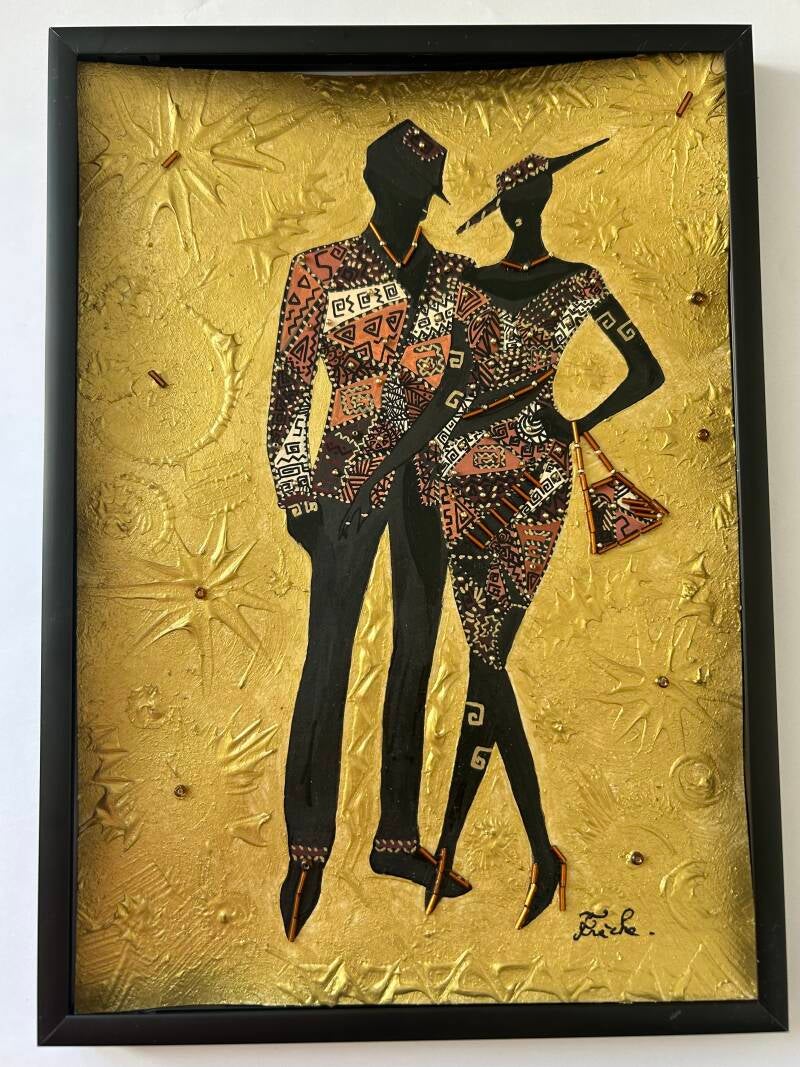 Illustration afro-contemporaine chic représentant un couple élégant en tenue aux motifs africains sur fond doré texturé