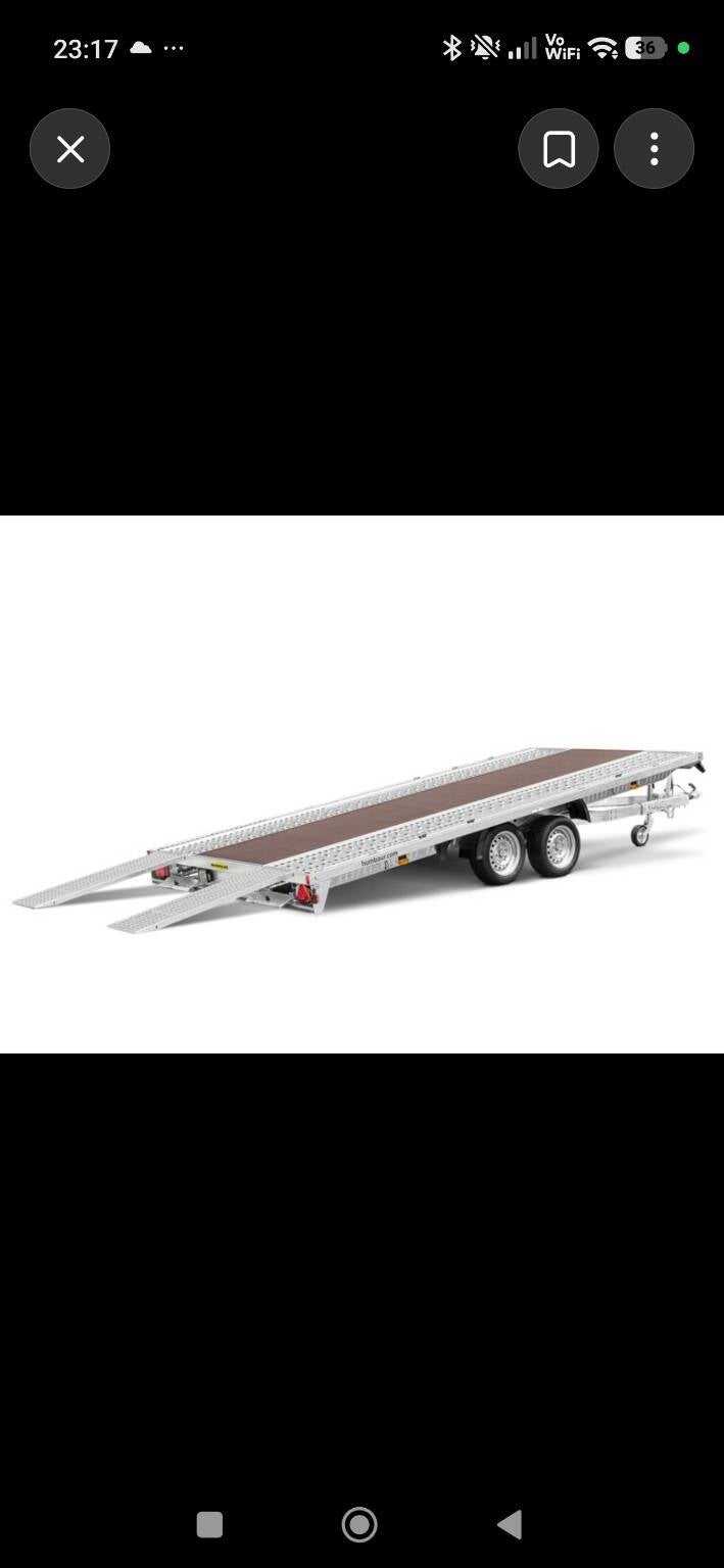 Fahrzeugtransporter mit Auffahrrampen