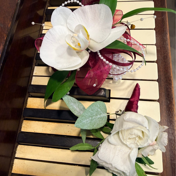COUPLES CORSAGE & BUTTONHOLE