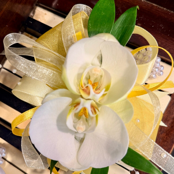 CORSAGE
