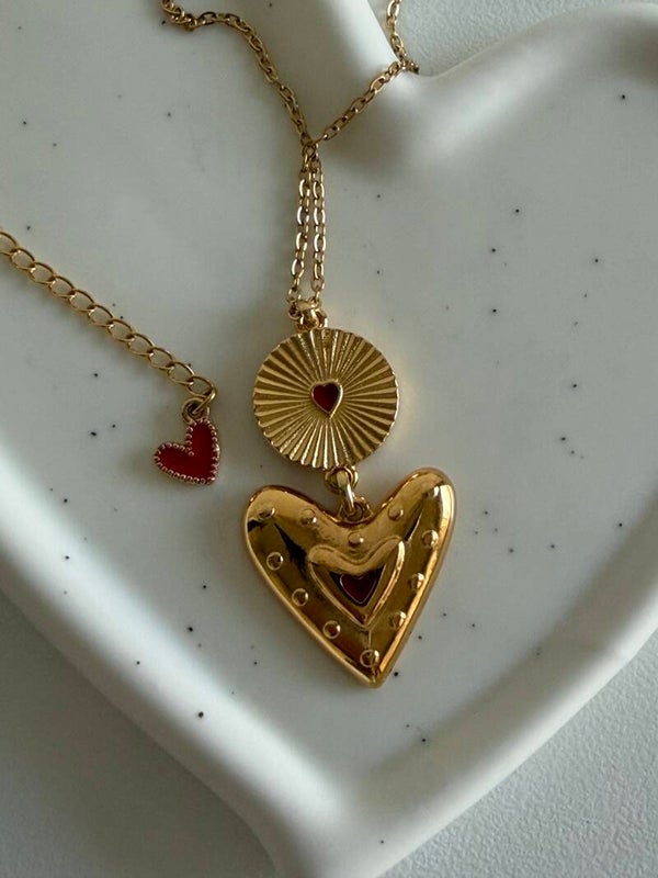 Collier Reines de coeur modèle. 2 rouge