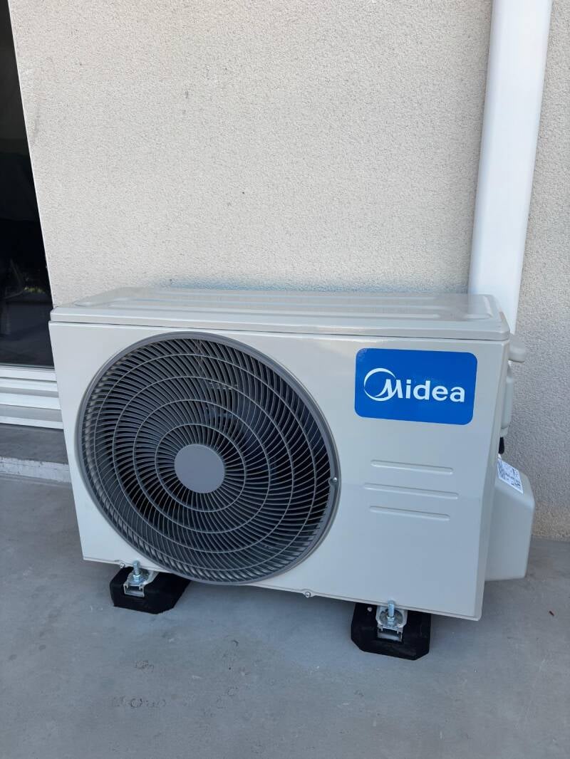 groupe-de-climatisation-exterieur-midea-breezless-standard.jpg