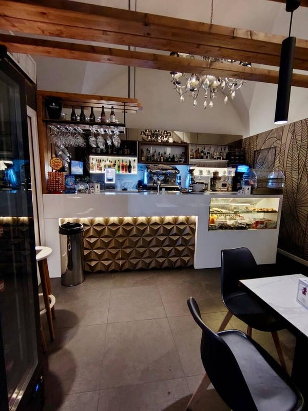 LOCALE COMMERCIALE + ATTIVITÀ BAR AVVIATA – CON SPAZIO ESTERNO AUTORIZZATO Palagianello (TA) – Via Roma n. 16
