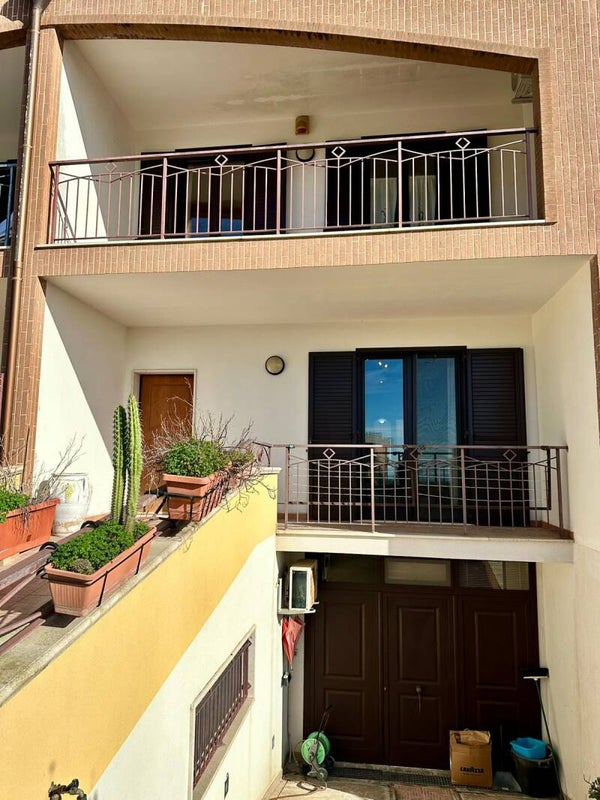 VILLA A SCHIERA IN VENDITA- Via Benedetto da Massafra n. 3/4 - MASSAFRA (TA)