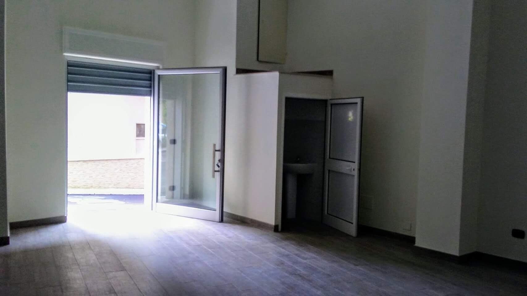 Vendesi Locale Commerciale a Reddito in Via del Mercato n. 40A / 40B – Castellaneta (TA)