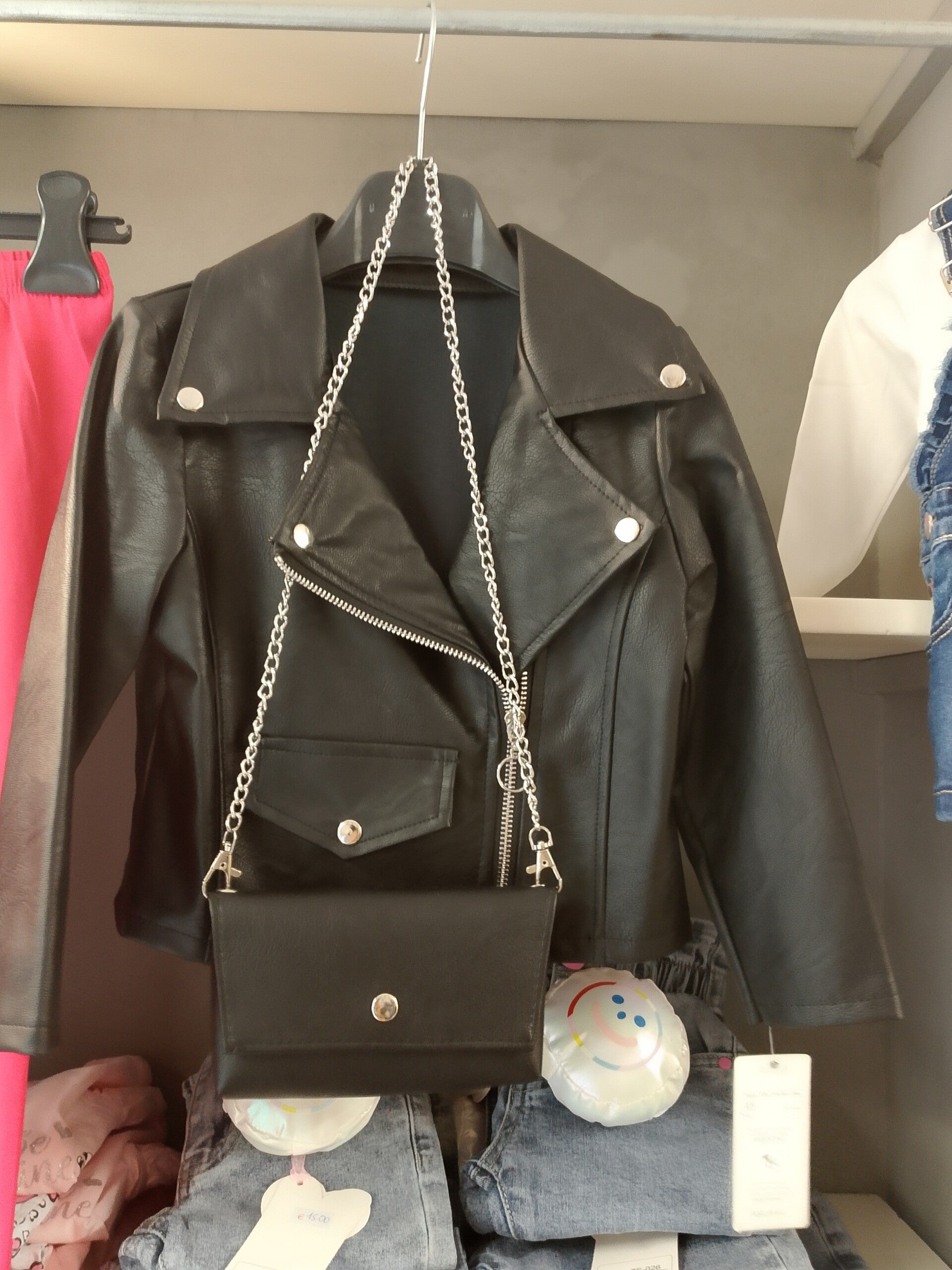 Chiodino in pelle con borsa