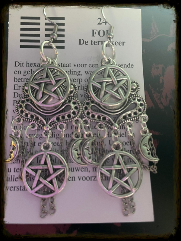 Oorbellen pentagram maan en kettingen