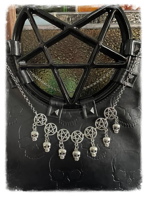 Pentagram met kleine skulls ketting
