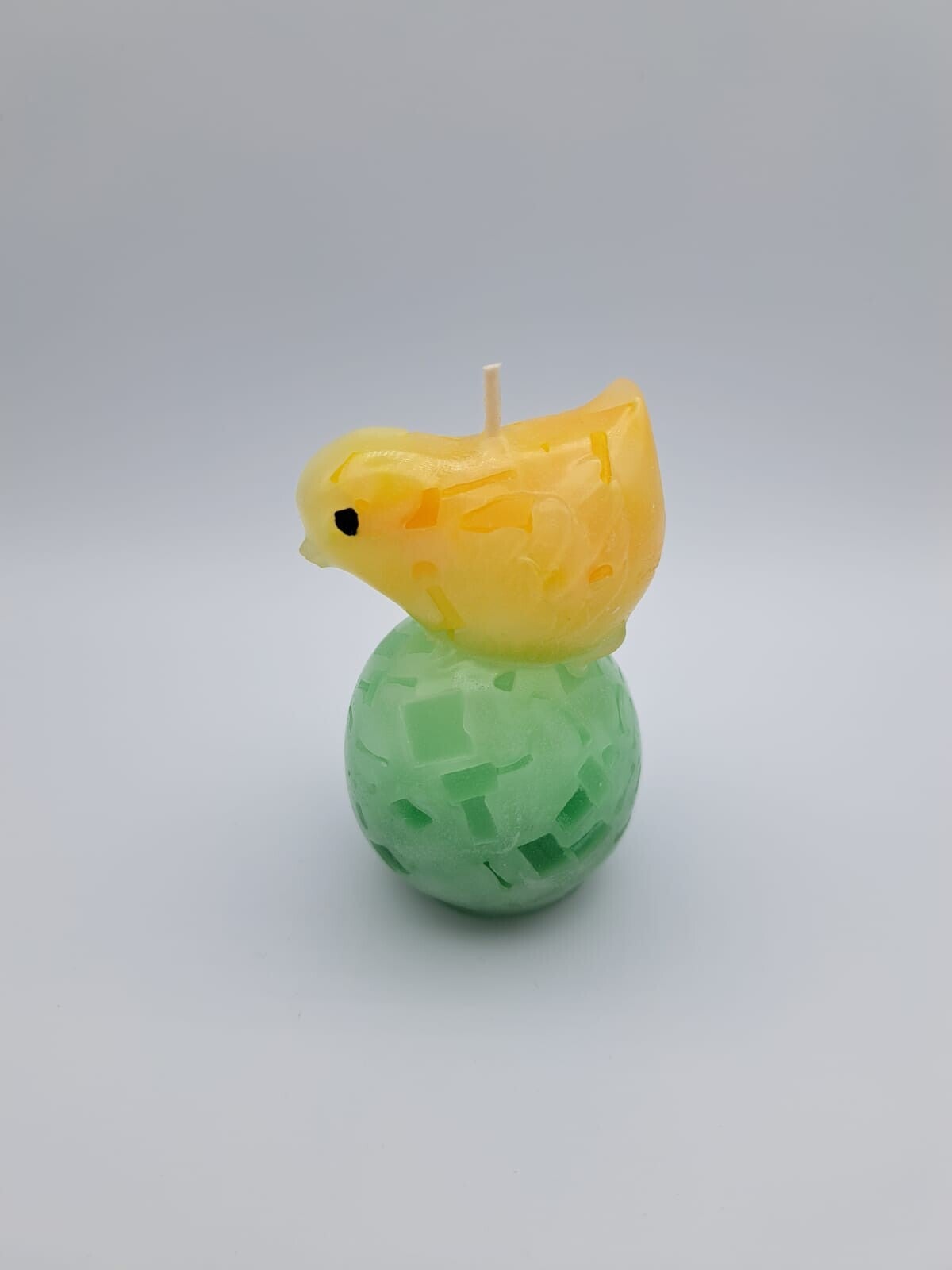 Kerze Huhn pickend mit Ei grün/gelb