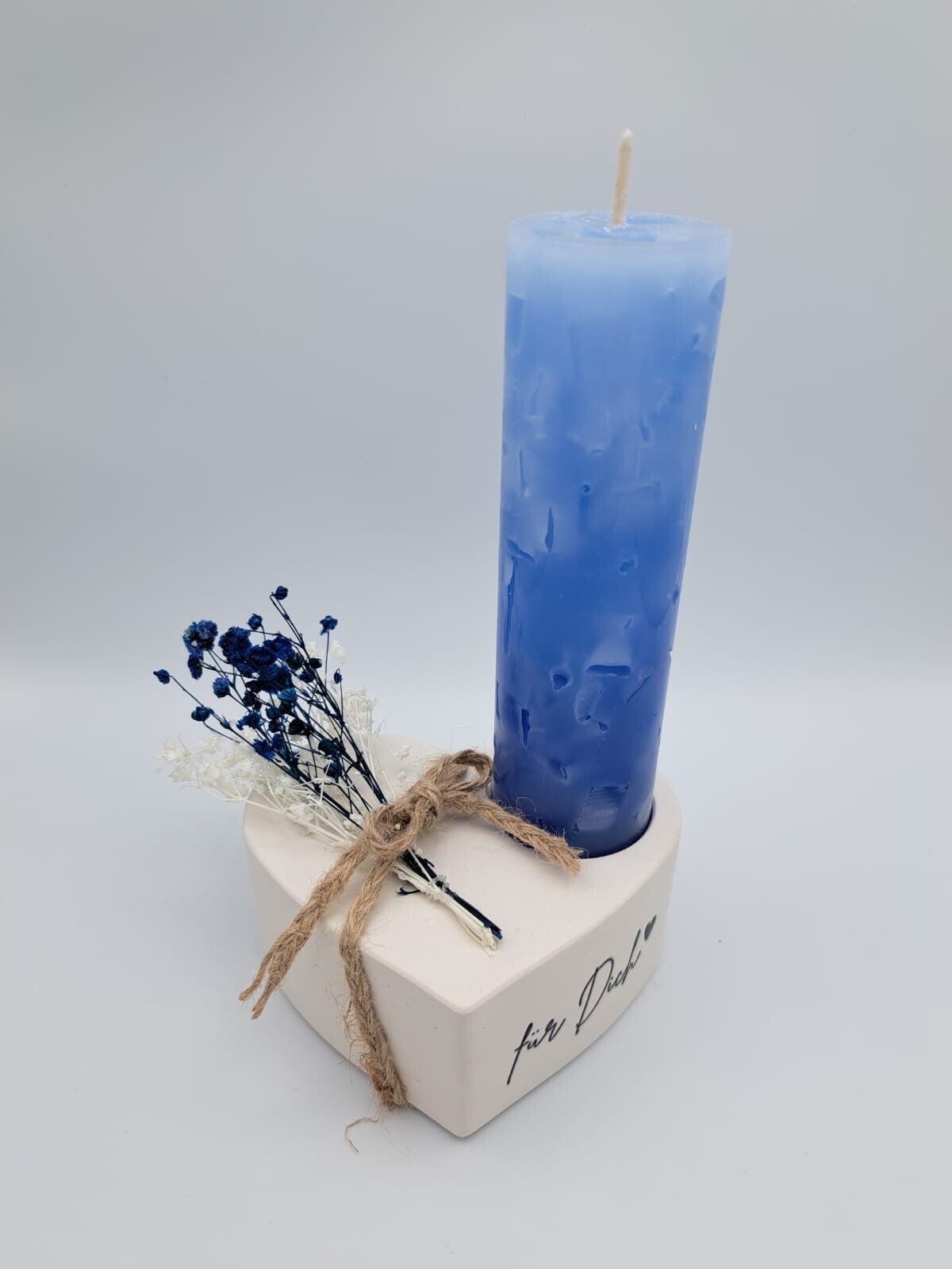 Kerze mit Herz Gipsständer und Trockenblumen