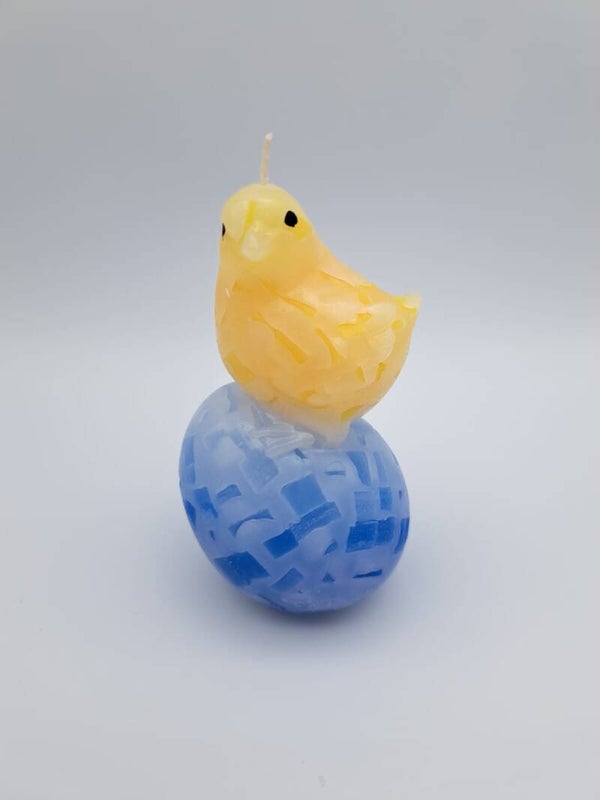 Kerze Huhn stehend mit Ei gelb/blau