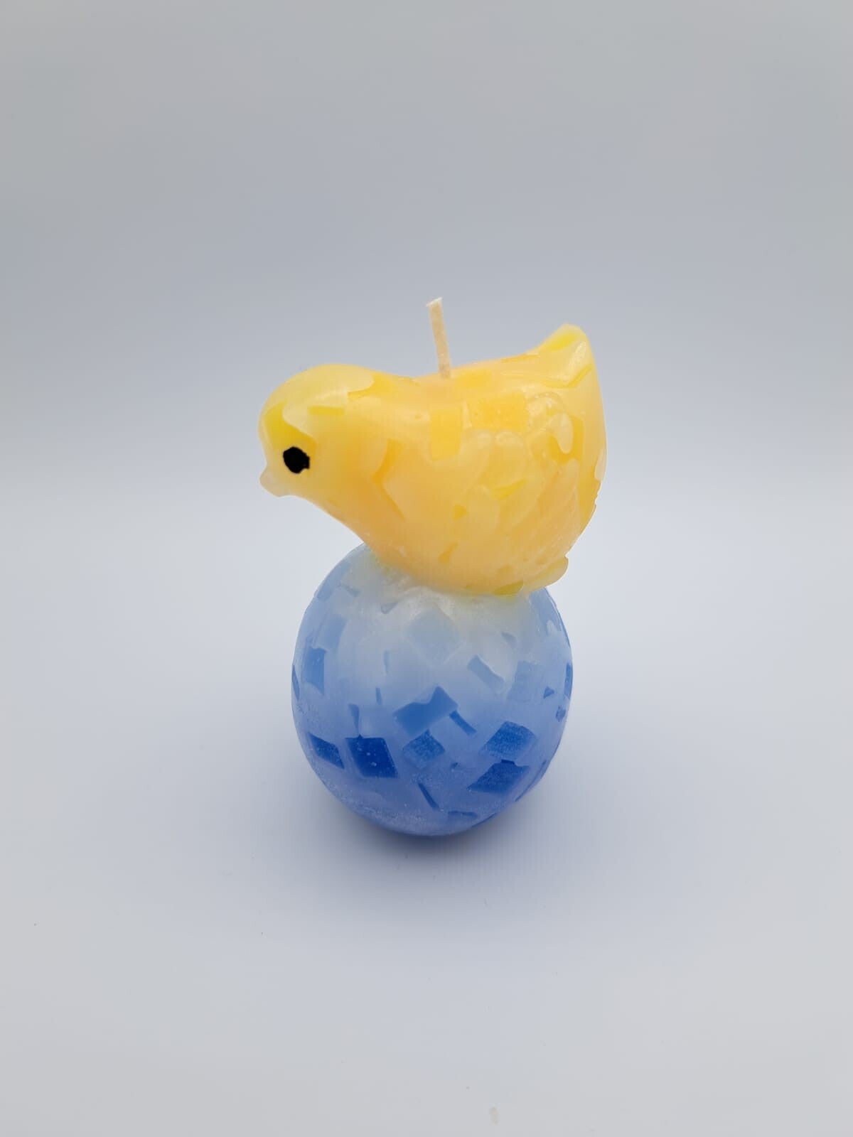 Kerze Huhn pickend mit Ei gelb/blau