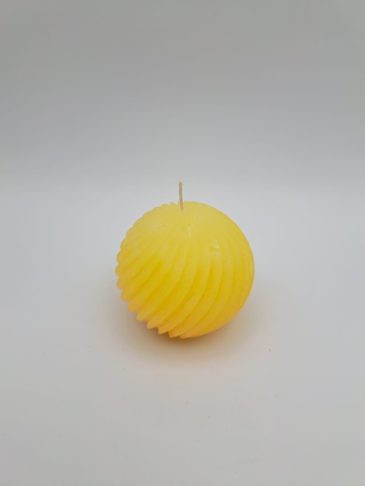 Kleine Kugel gerippt gelb