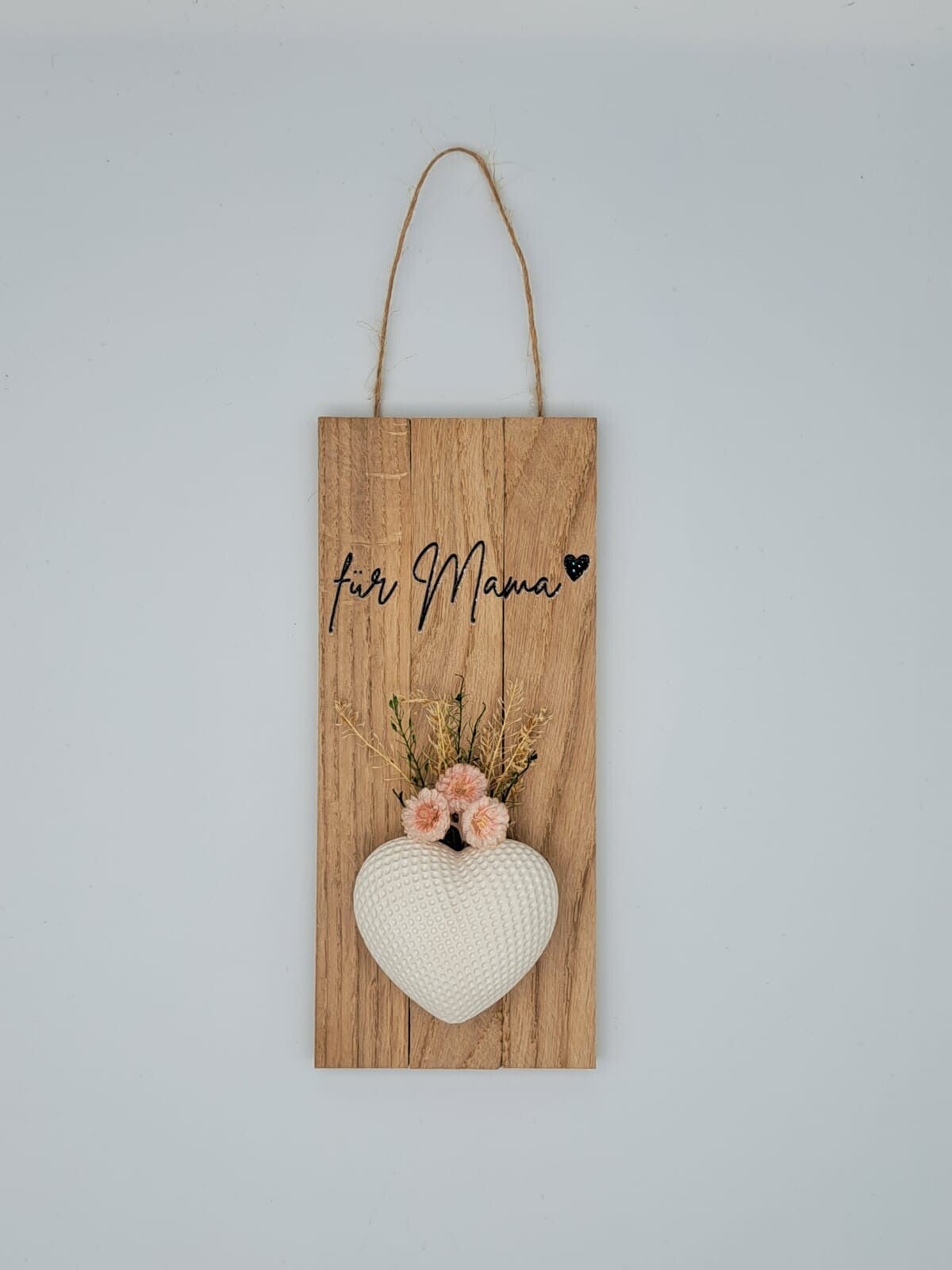 Wandhänger aus Hölzli, Gipsherz und Trockenblumen