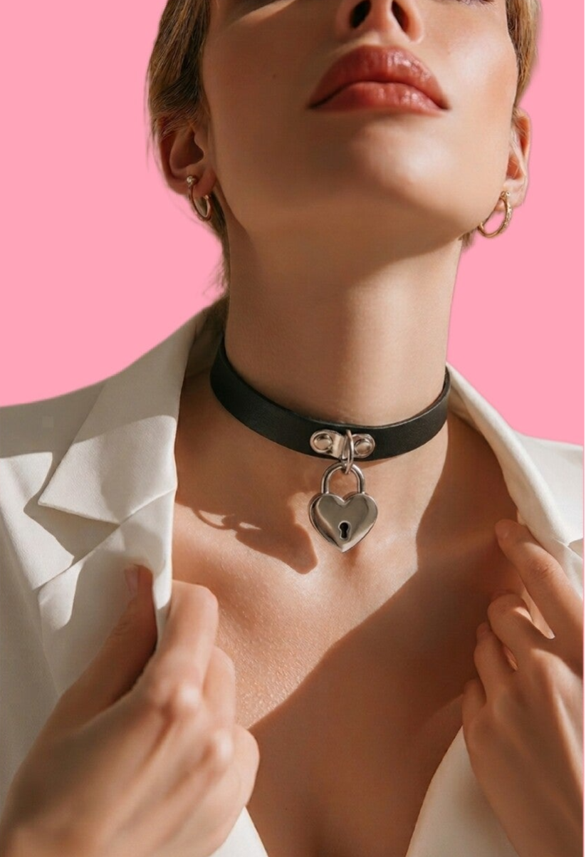 Black Heart Lock Choker