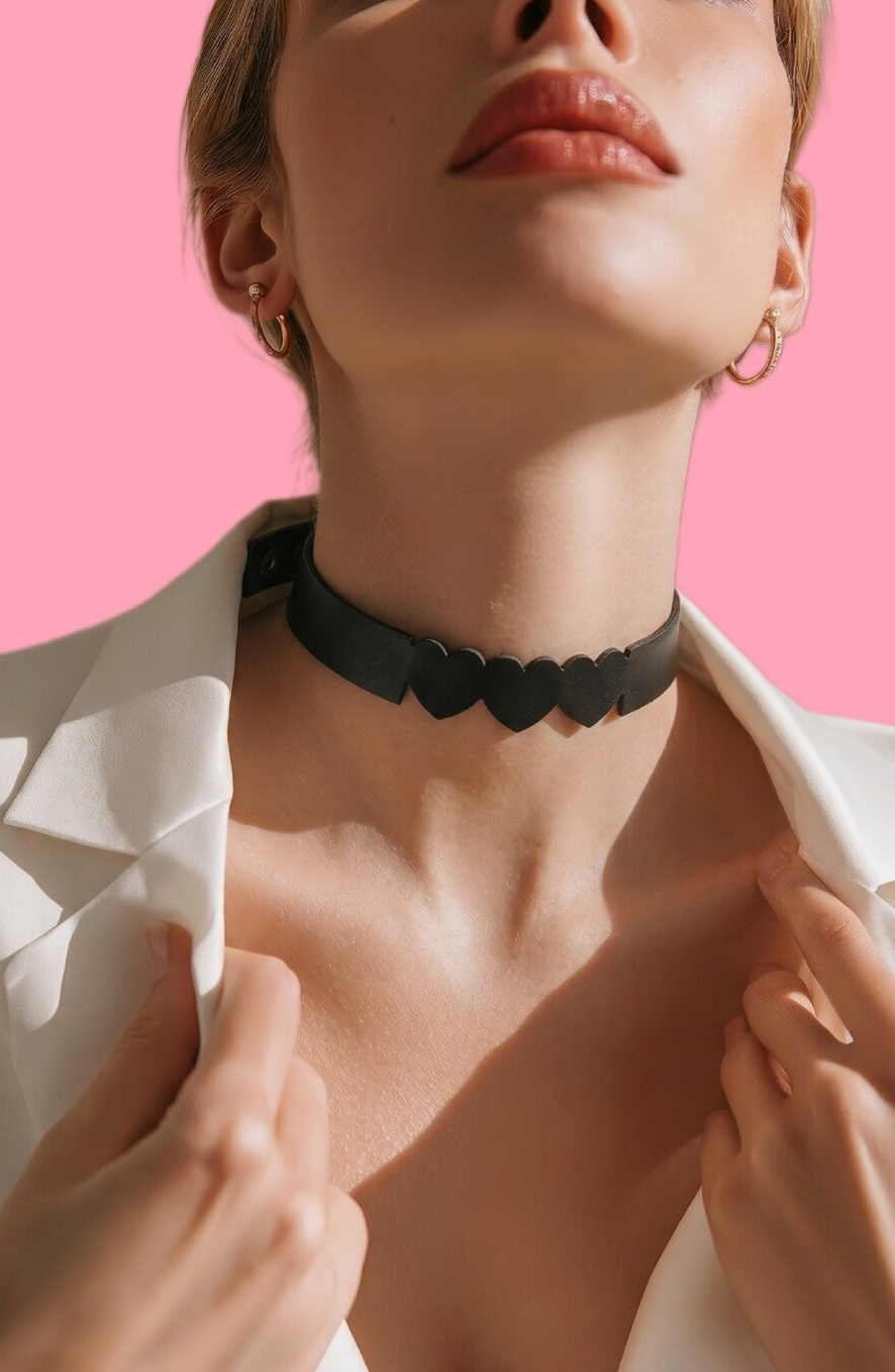 Black heart‑link choker necklace
